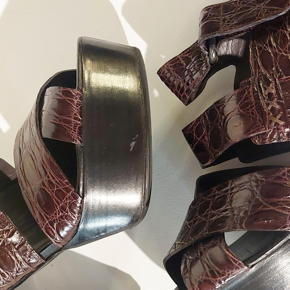 Bottega Veneta burgundy crocodile stamped leather platform heels, EU40.5, EUC - Picture 8 of 15